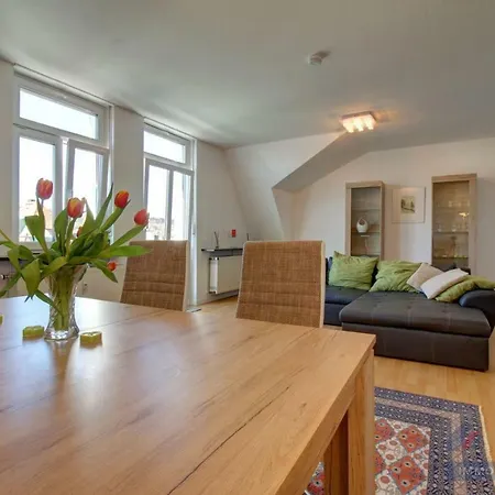 Wohnen Im Exklusiven Dichterviertel 112 Qm アパート *